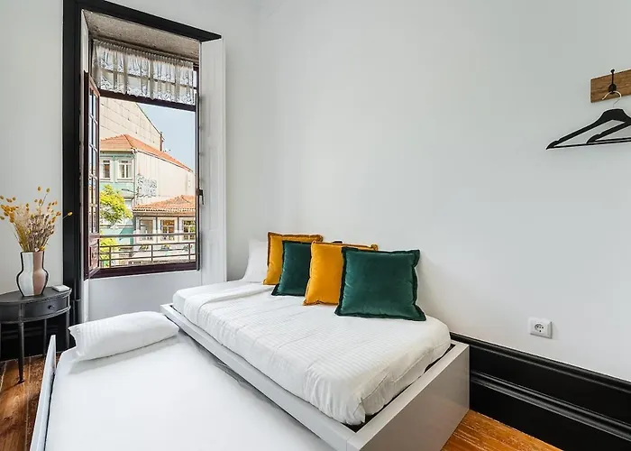 Terraced In The Heart Of - Free Parking *