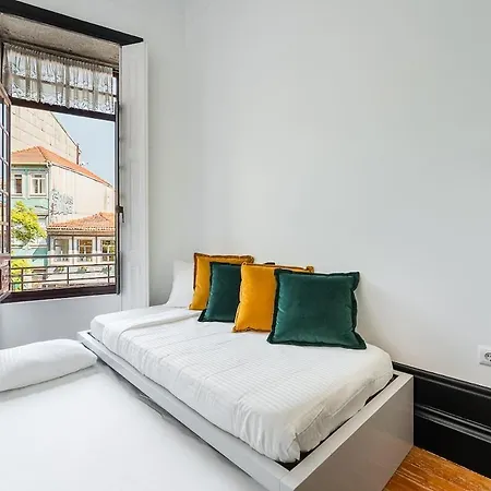 Terraced In The Heart Of - Free Parking *