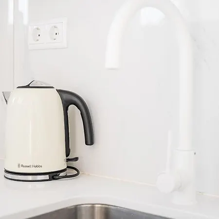 Terraced In The Heart Of - Free Parking 포르투