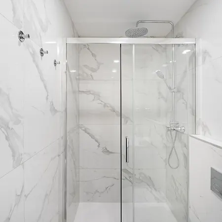 Terraced In The Heart Of - Free Parking