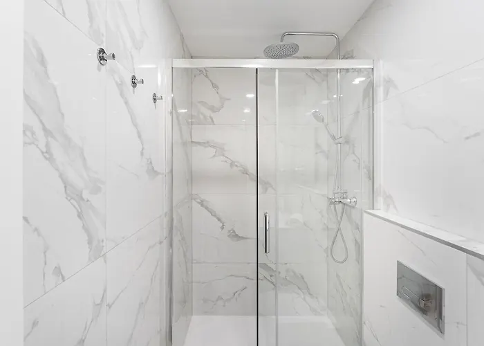 Terraced In The Heart Of - Free Parking