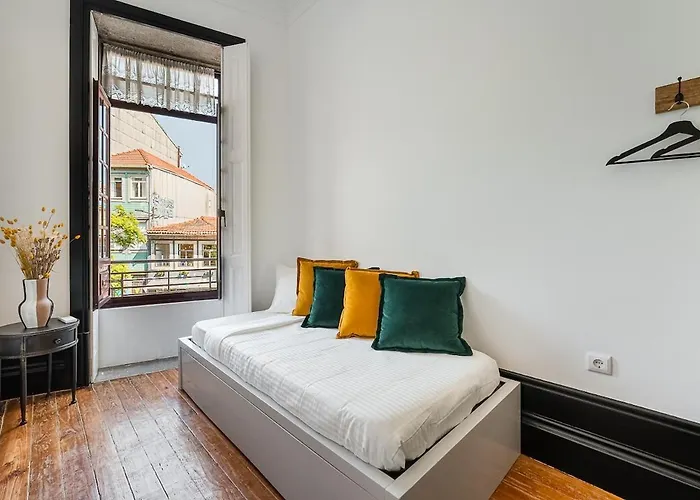 Terraced In The Heart Of - Free Parking