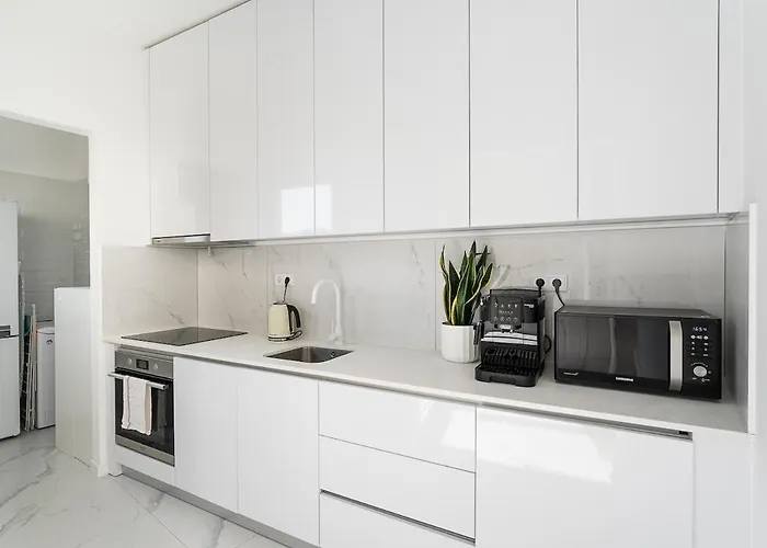 Terraced In The Heart Of - Free Parking *