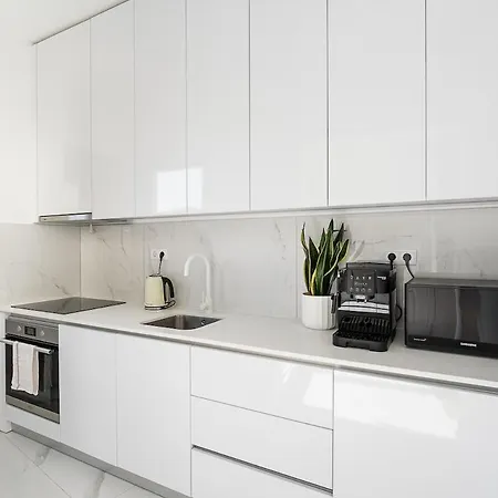 Terraced In The Heart Of - Free Parking *